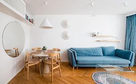 Solec Powiśle Deluxe Apartment by BookingHost